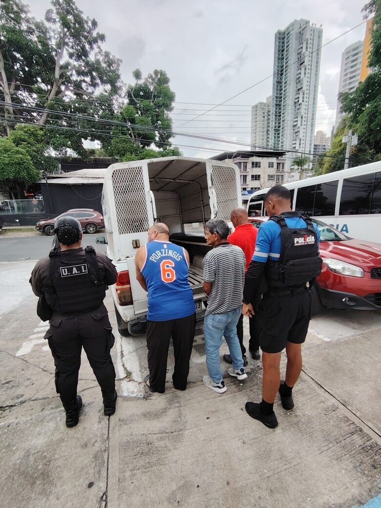 Aprehenden a 18 ‘bien cuidados’ por cobros ilegales en espacios públicos de la capital