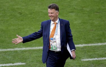 Van Gaal, satisfecho con el triunfo y crítico con el árbitro
