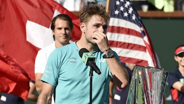 Roger Federer intenta consolar a Wawrinka y se gana un insulto