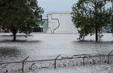 Celebridades sacan la billetera para hacer donaciones por Harvey
