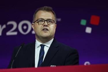 Directivo de la FIFA admite que es gay y que en el organismo lo respaldan