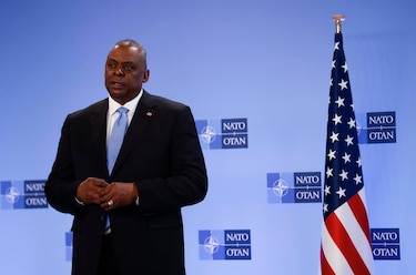 Ministros de Defensa de Rusia y Estados Unidos abordan una vez más la situación en Ucrania
