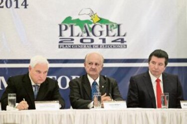 Martinelli se compromete a entregar el poder en 2014