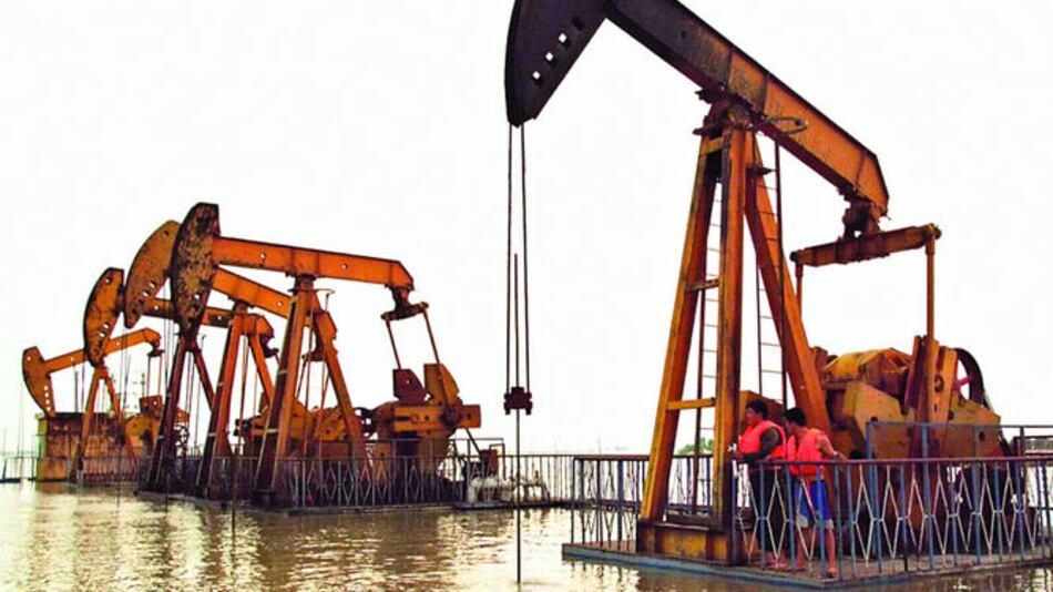 Crudo estadounidense se aleja de zona crítica