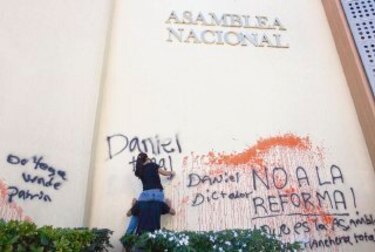 En rechazo a las reformas