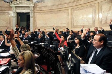 Entre aplausos y llantos, Argentina aprueba uso medicinal del cannabis