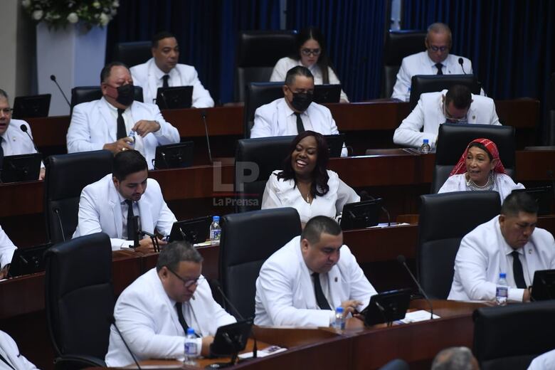 Crispiano Adames se reelige como presidente de la Asamblea; Harding y Fanovich también repiten