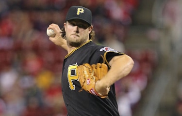 Piratas y Cole le propinan a los Tigres su primera derrota