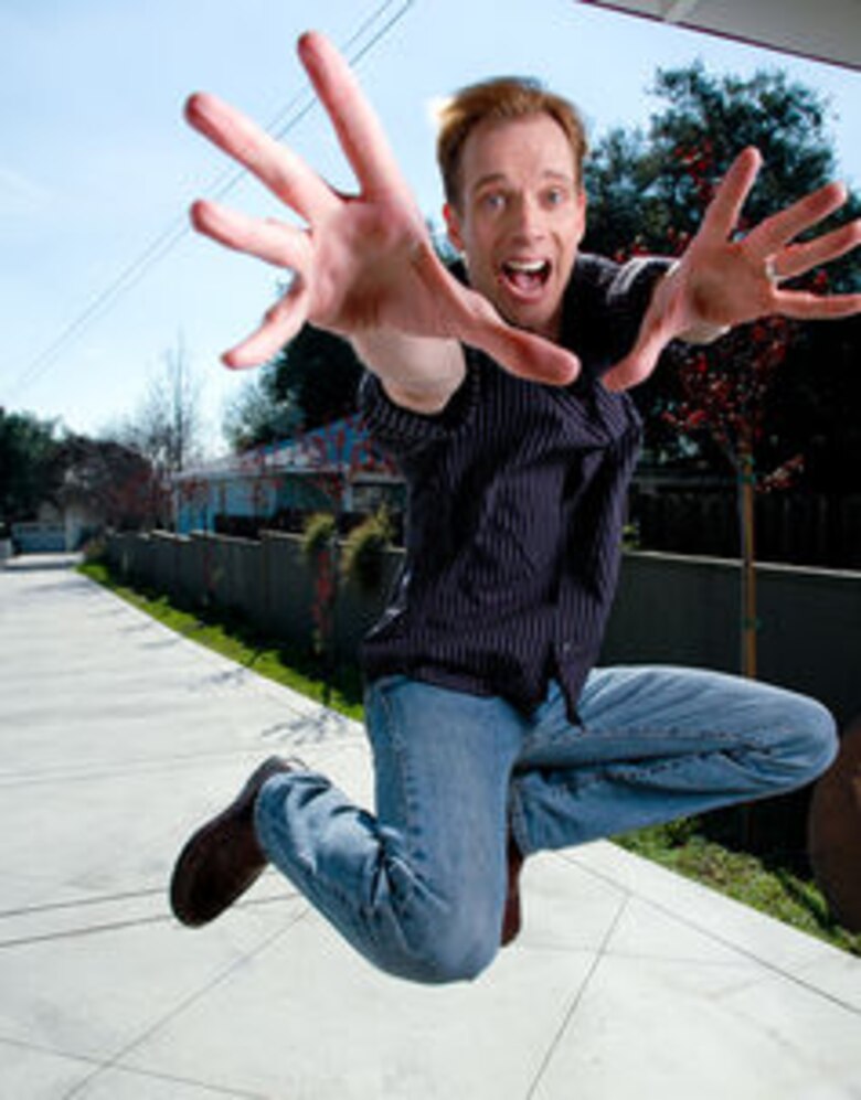 Doug Jones: La sonrisa detrás de los monstruos