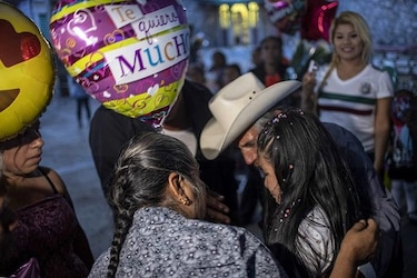 Estados Unidos reúne a 364 niños migrantes con sus familias