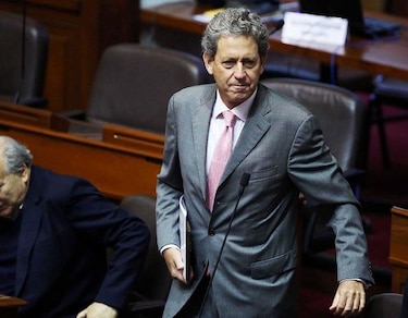 Oposición pide renuncia de ministro de Economía de Perú