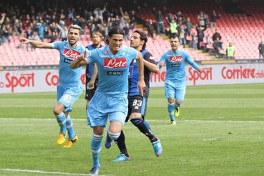 Doblete del uruguayo Cavani le da la victoria al Napoli