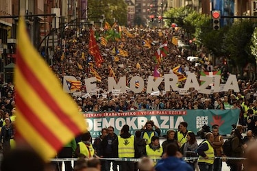 Alcaldes catalanes respaldan referéndum