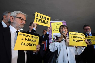Hospitalizan al presidente de Brasil mientras diputados evalúan denuncias de corrupción en su contra