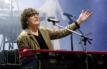 Dan de alta a Charly García tras sufrir subida de presión arterial