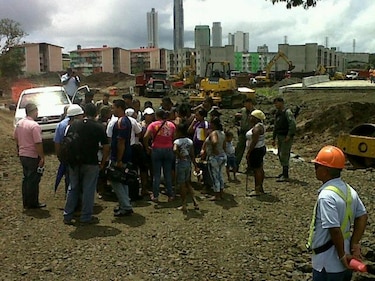 Mujeres bloquean entrada al proyecto urbano de Curundú