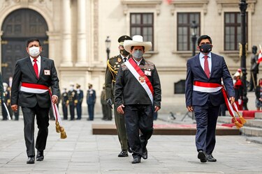 Tras 12 días en el poder, la crisis abruma al presidente de Perú