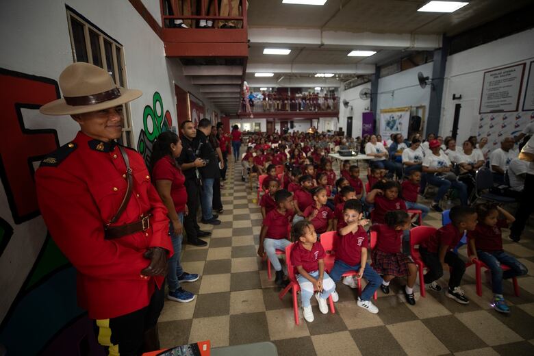 Embajada de Canadá celebra su Día Nacional con estudiantes de Curundú