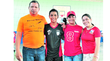 Un as del voleibol y béisbol