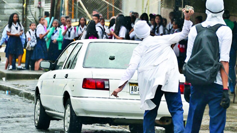 Doce personas detenidas tras actos de violencia en el Instituto Nacional
