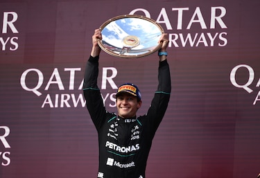 Russell desinfla la ‘rebeldía’ de Ferrari; Sainz acaba 15º y Alonso abandona