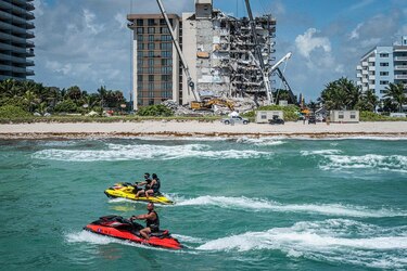 Víctimas del derrumbe del edificio de Surfside en Miami recibirán $997 millones tras acuerdo judicial