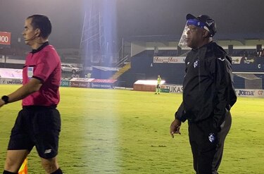 El Alajuelense del panameño Adolfo Machado se llevó la victoria en el regreso del fútbol en Costa Rica