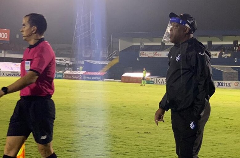 El Alajuelense del panameño Adolfo Machado se llevó la victoria en el regreso del fútbol en Costa Rica