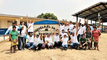 Voluntarios de CWP visitan comunidad