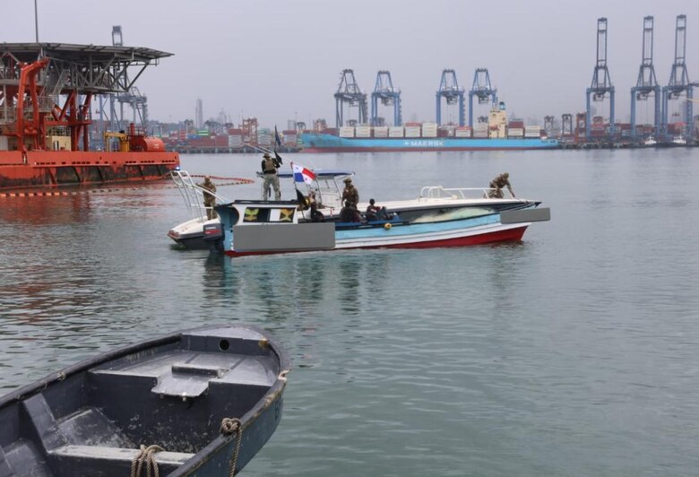 Senan decomisa más de 1,000 paquetes de droga en una lancha al sur de Punta Coco