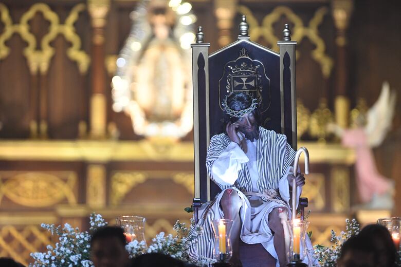 Oración y tradición: así fue el recorrido del Cristo Pobre en el Casco Antiguo