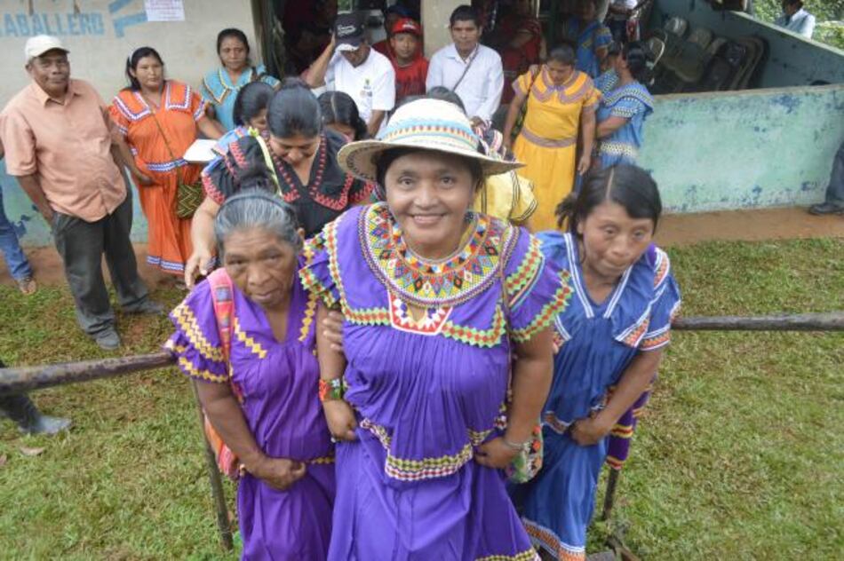 Silvia Carrera recibe masivo respaldo en Alto Caballero
