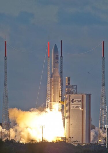Canadá lanza satélites para seguir asteroides y objetos artificiales