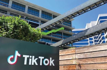 Regulador italiano bloquea TikTok para usuarios más jóvenes 