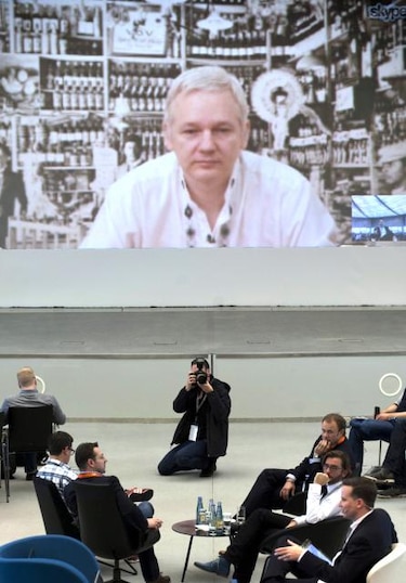 Assange advierte sobre internet como herramienta de control estatal