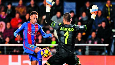 Messi salva al Barça