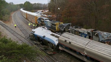 Al menos 2 muertos en choque de trenes en Carolina del Sur
