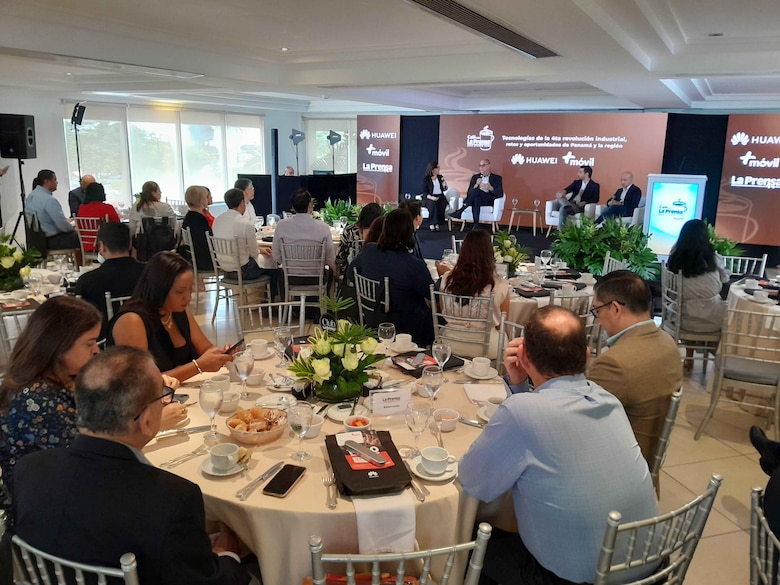 Panamá se posiciona como destino para inversiones en ‘e-commerce’, semiconductores y educación