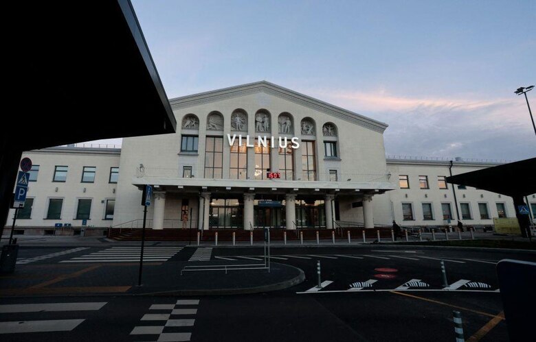 Polonia despliega sus aviones de combate mientras Rusia lanza otra ola de ataques contra Ucrania que ha dejado al menos 5 muertos y a miles sin electricidad