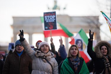 Trump dice que los líderes de Irán llamaron a Estados Unidos y ‘quieren negociar’