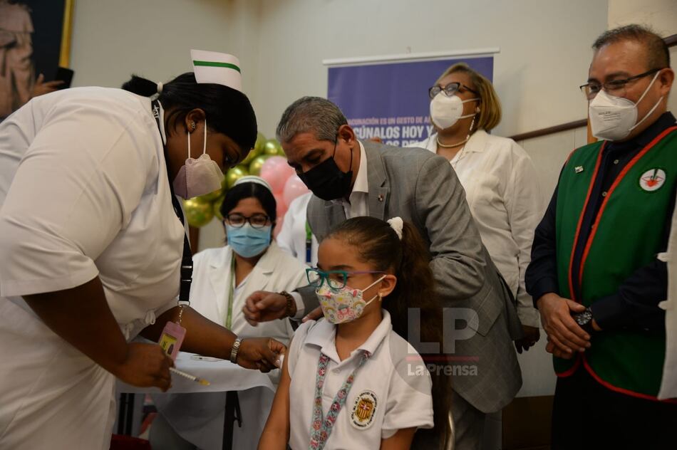 Buscan colocar 100 mil dosis de la vacuna contra el VPH en dos semanas