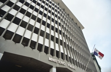 Cuatro fiscales son enviados de vacaciones