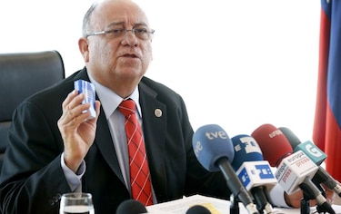 Embajador de Venezuela dice que Felipe González es libre de volver cuando quiera