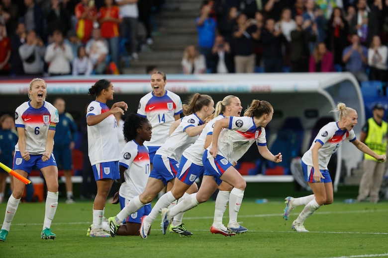Inglaterra acaba con España en los penaltis y revalida el título de la Eurocopa