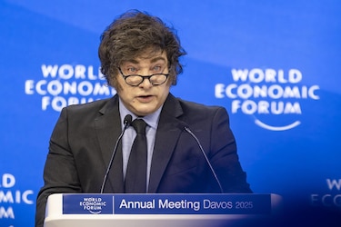 El jefe de Gabinete argentino niega vínculo de Milei con la criptomoneda $LIBRA
