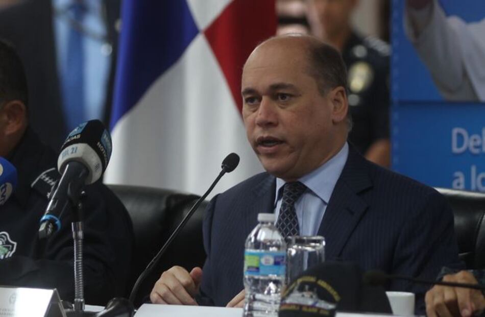 'La propuesta de los drones de Finmeccanica es una confesión de que los radares no sirven': ministro Aguilera