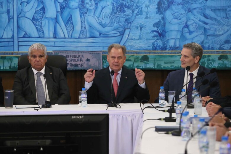 Mulino se reúne con inversionistas estadounidenses por tren David-Panamá: ‘Espero que no me salgan con un chino por ahí’