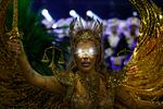 Brasil estalla en color y samba en la primera noche del Carnaval en Sao Paulo