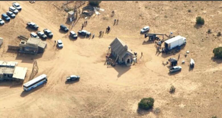 Actor Alec Baldwin disparó arma de utilería que mató a una mujer durante rodaje de ‘Rust’