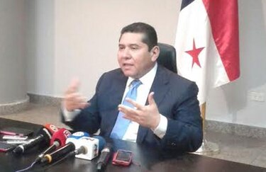 Diputado presidente de la Asamblea destituye a Rogelio Paredes